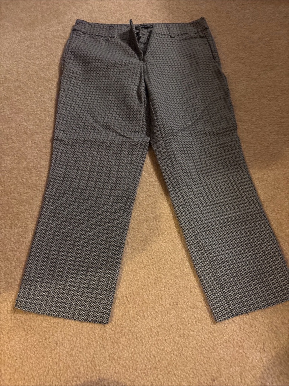 Hilary Radley Women Stretch Slim Leg Cropped Pants in a black white geometric 4